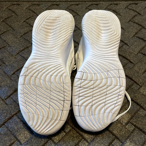 NIKE 8 Wide. Womens Flex Experience running shoe. - Picture 7 of 8